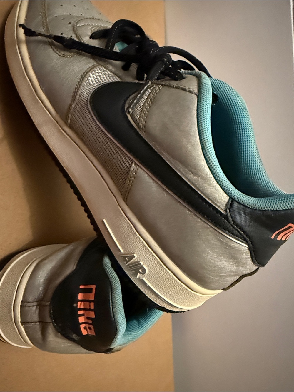 Nike Men’s Silver Sneakers with Black Swoosh and Teal Lining